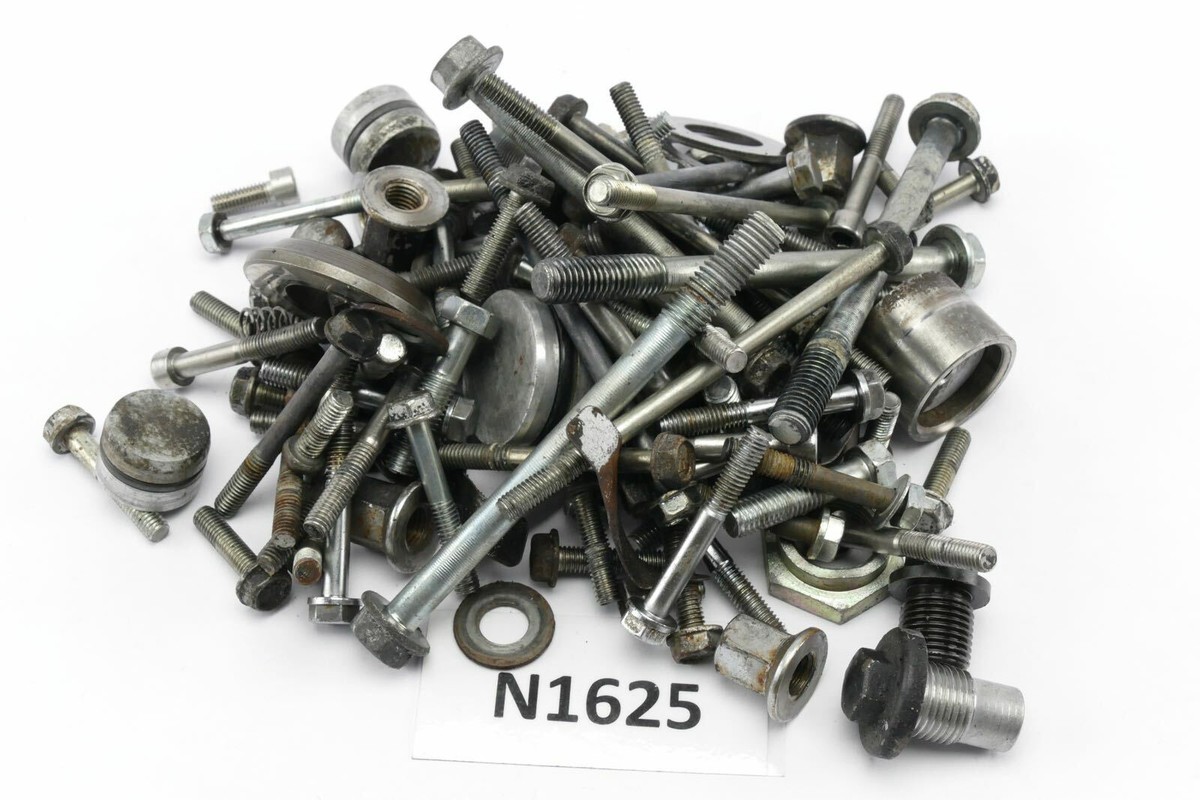 Kawasaki Z 750 KZ750S Bj.1984 - Motor screws remnants small parts