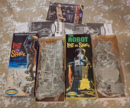 Polar Lights Lost In Space Model Kits 2-Pack Lot #5031 & #5030 The Robot 1997
