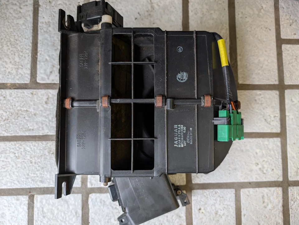 Conjunto de motor soplador lateral derecho aire acondicionado y calefacción Jaguar XJ8 xJR 97-2003 MFA6520 AA Foto 3 de 3