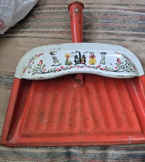 Vintage J.V.Reed metal dustpan Dutch Amish Design