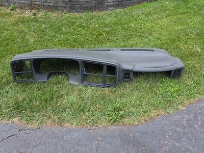 Upper Dash Pad And Bezel for 99-2006 Sierra Silverado | Very Dark Gray | B |