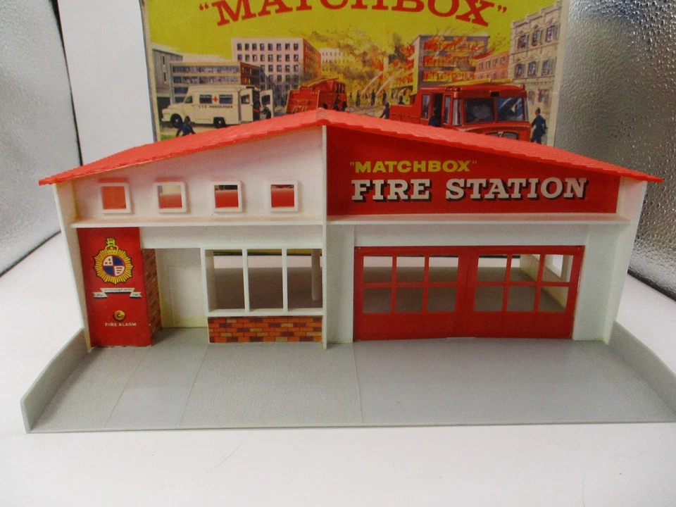 MATCHBOX G-10B FIRE STATION GIFT SET NEAR MINT STATION IOB RESTORED VEHICLES INB - Image 4 of 4