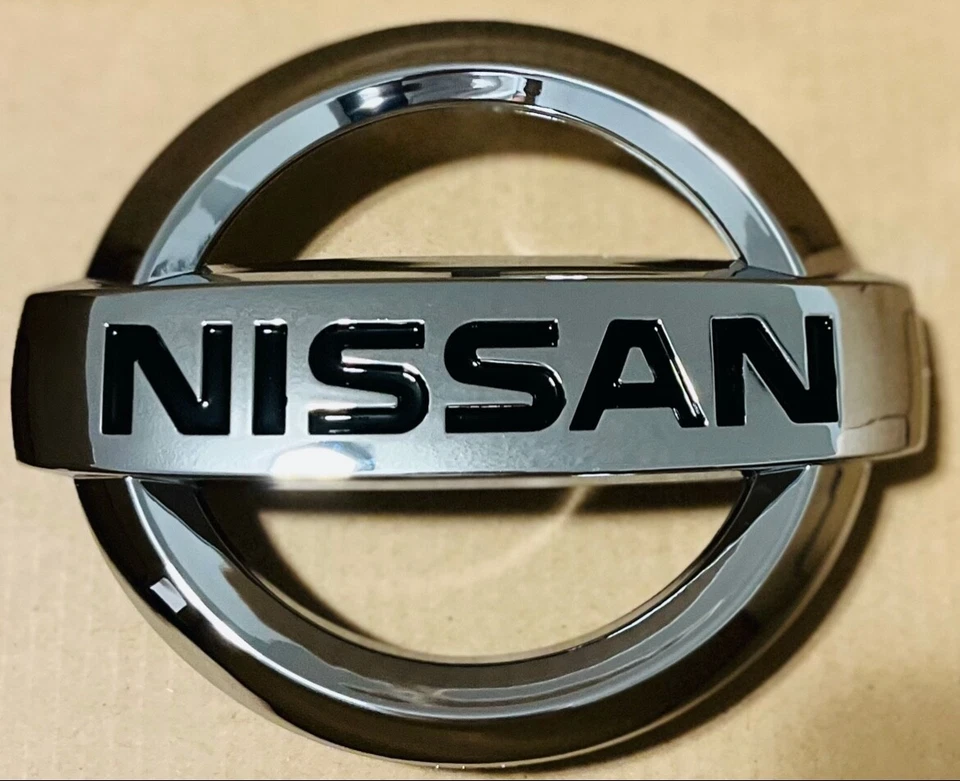 Nissan SENTRA 2015-2018 JUKE 2011-2017 VERSA 2012-2014 emblema parrilla delantera Foto 2 de 3