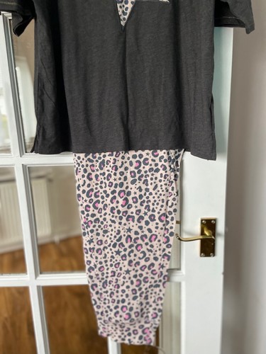 LOVELY BNWT M&S COTTON RICH ANIMAL PRINT PYJAMA SET WITH SCRUNCHIE 10 14 16 - Picture 3 of 3