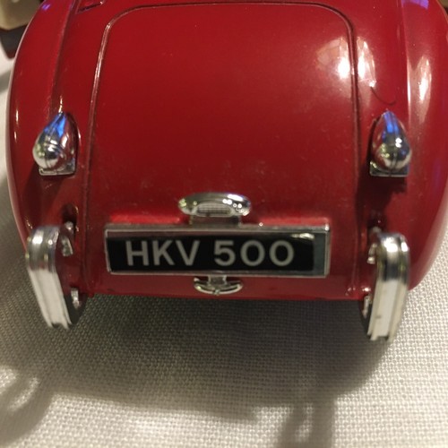 1948 JAGUAR XK 120 ROADSTER- BURAGO 1/24 SCALE model made in Italy-RED - Picture 12 of 17