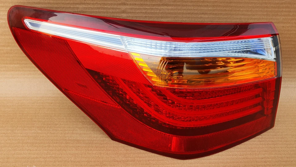 Luz trasera Lexus LS600H 2010-2012 lado izquierdo (lado del conductor) híbrido LED fabricante original usado Foto 2 de 4