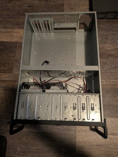 Rosewill RSV-L4000U Server Chassis Rackmount Case 8x 3.5 Bays, 3x 5.25 Devices - Photo 2/7