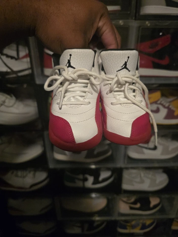 Niño pequeño Air Jordan 12 cereza talla 9C (usado) sin caja original Foto 2 de 4