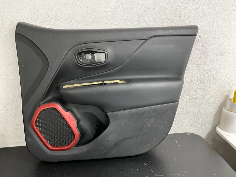 Jeep Renegade 2017 puerta del panel lateral del pasajero delantero derecho 2619066 OEM Foto 2 de 4