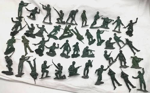Vintage Marx Playset Battleground WW II Soldiers Darker Green Color 42 Soldiers