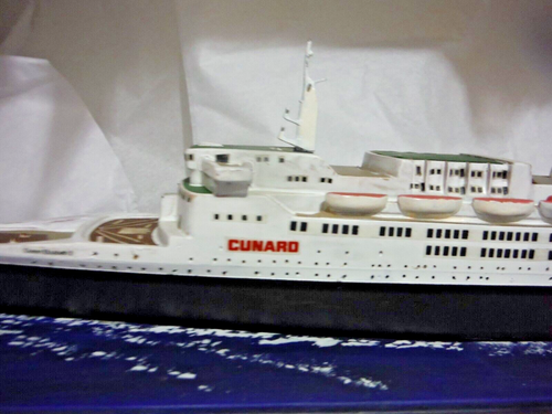 Vintage 18" QUEEN ELIZABETH II Madera MODELO DE BARCO CUNARD sobre base de madera - Imagen 15 de 24
