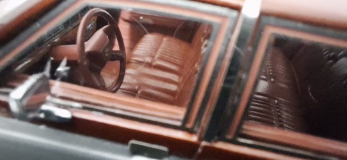 WOW Ford LTD Crown Victoria 1986 Red/ Silver 1:43 Matrix MX20603-402 No BoS - Picture 5 of 16