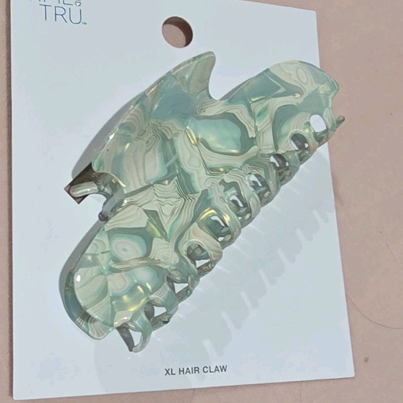 Time And Tru XL Acrylic Hair Claw Clip Green With Teeth