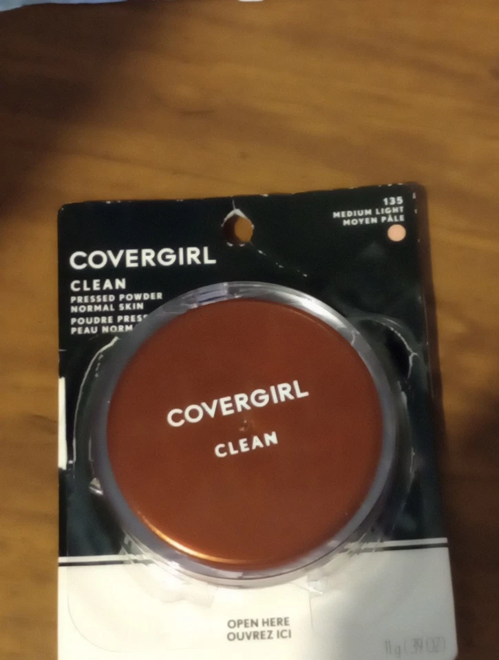 COVERGIRL Clean Invisible Pressed Powder, Medium Light 135 - Image 2 of 4
