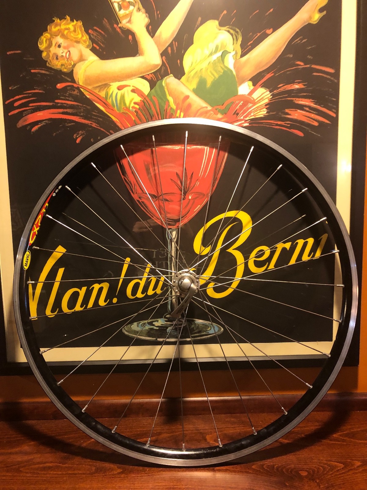shimano ultegra 650c front wheel with mavic rim for road bik