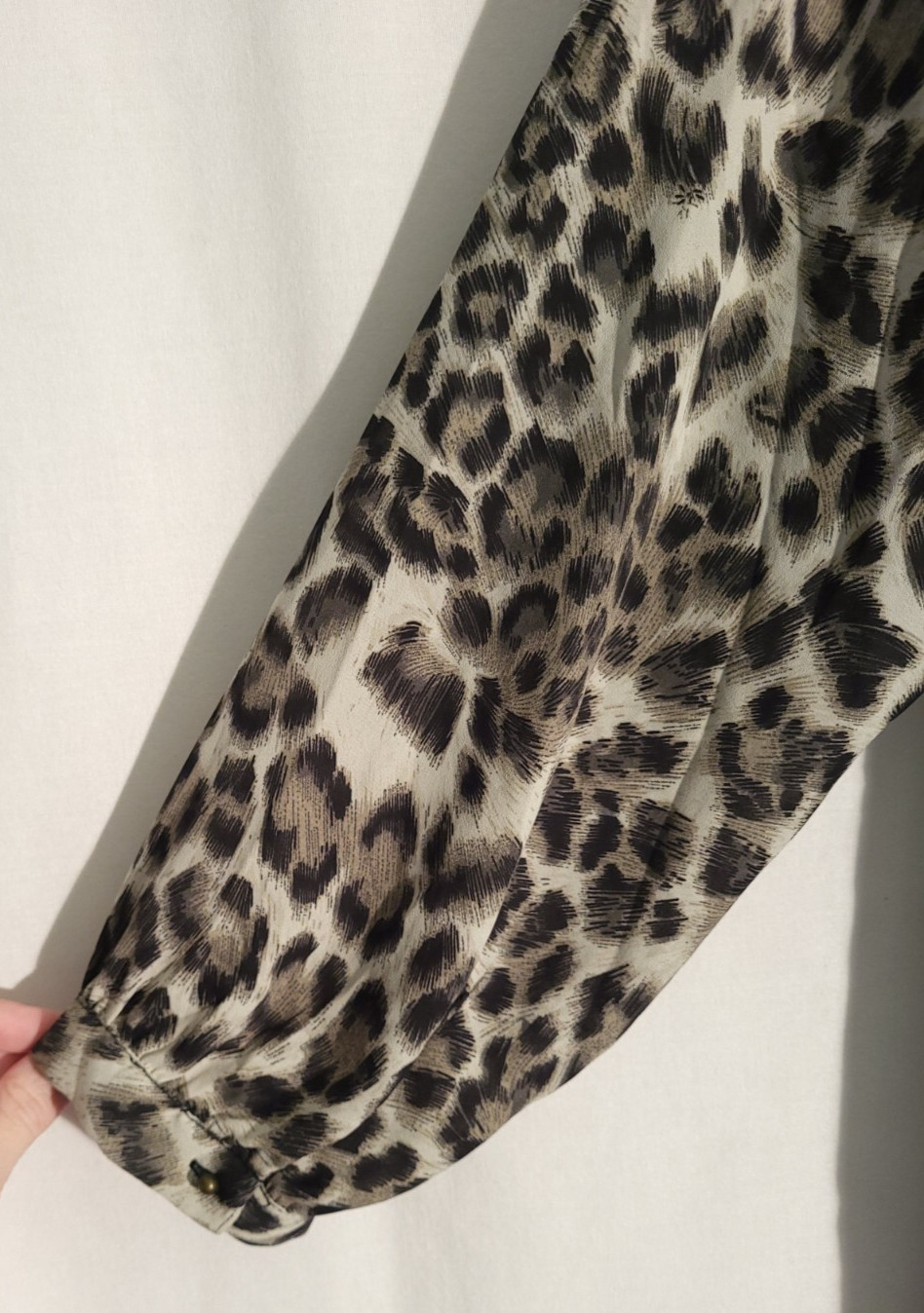 Daniel Rainn-Black Gray Cheetah Animal Print Long Sleeve Vneck Top Blouse-XL