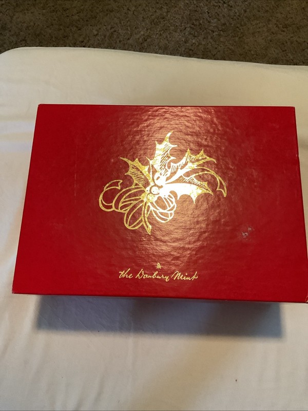 Boxed Set of 12 Danbury Mint Ornaments Musical Scenes Music Button Not Working