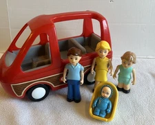 Vintage Little Tikes Dollhouse Red Family Van Mom Dad Baby Sister Carseat  5575