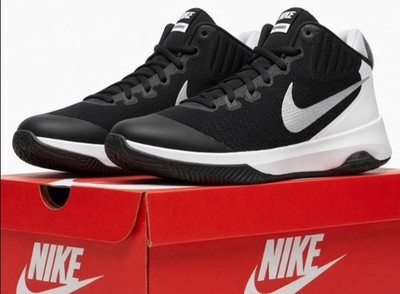 Nike Air Versatile Casual Sneaker in Schwarz-Weiß, Size 44