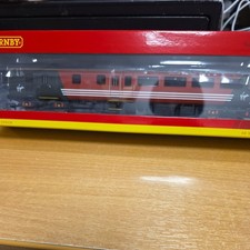 Hornby R4945 Mk2f TFO braked 2nd open coach in Virgin trains livery 9539- new