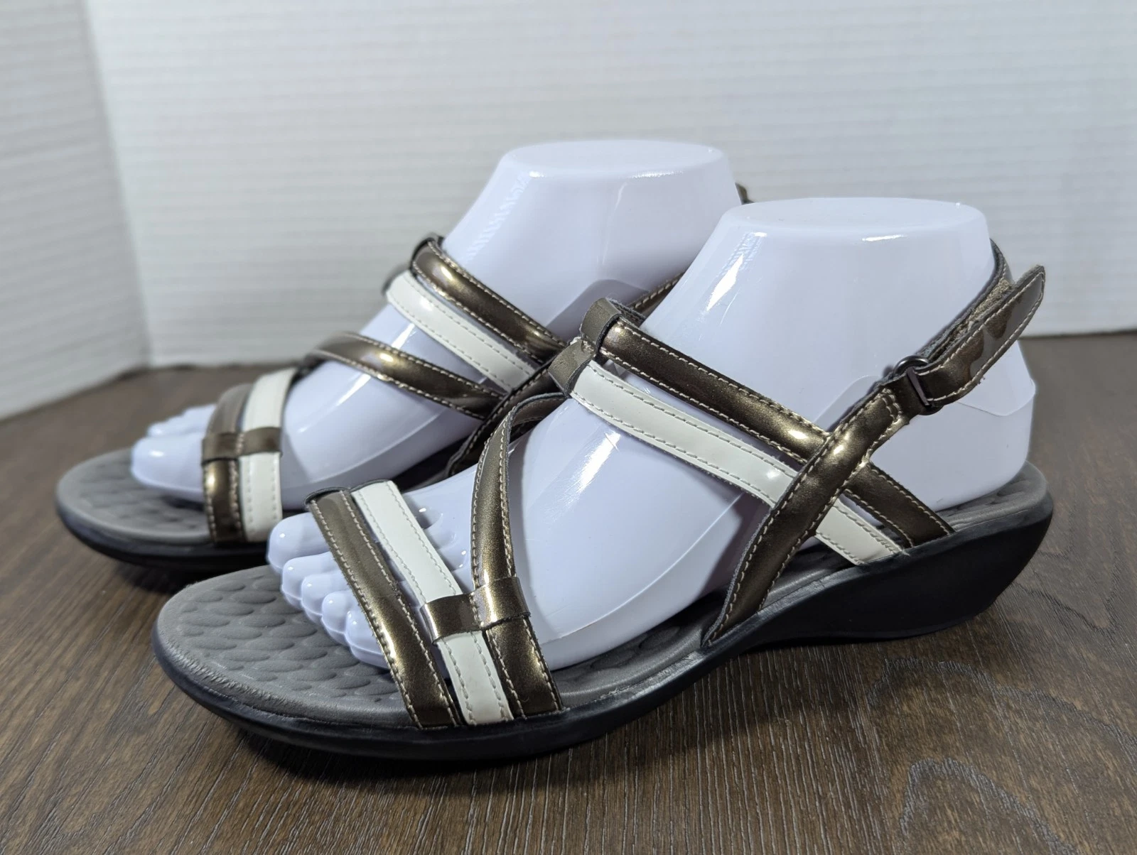 Sandali Clarks Sonar Pioneer con cinturino slingback donna 8 bianco metallizzato