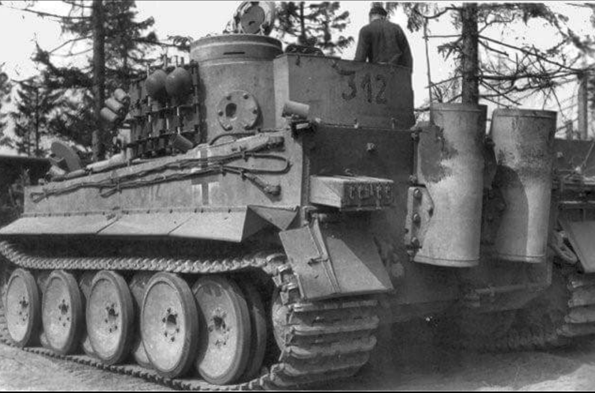 WW2 WWII Photo German Tiger I Tank Rear View PzKpfw. VI