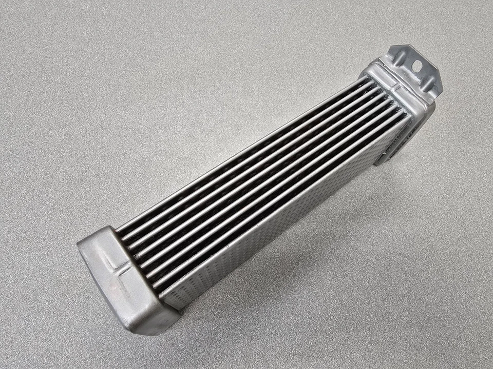 BONITO ENFRIADOR DE ACEITE USADO ORIGINAL CON LOGOTIPO BEHR PORSCHE 356A 356B T5 8 FILAS #21 12/59 Foto 3 de 4