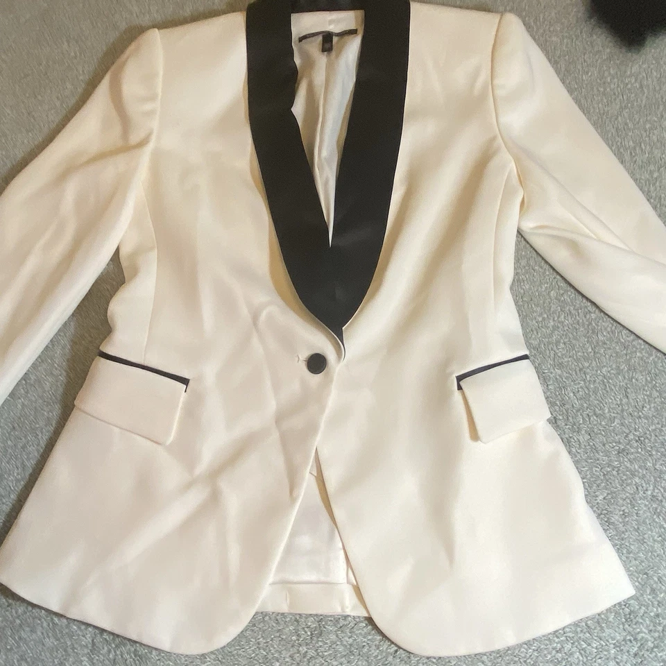 Chaqueta Blazer Esmoquin Victorias Secret Ajustada Contraste Borde Negro Talla 0 Ropa de Hombre Foto 4 de 4