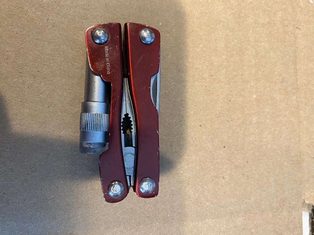 Multi Tool Knife Pliers Pocket Folding Multitools with Screwdriver  Flashlight*