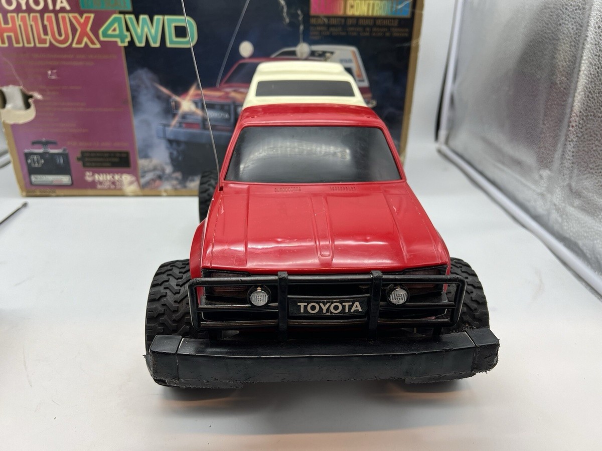 TOYOTA ハイラックス　4WD ラジコン　NIKKO 1/10 Nikko Toyota Hilux 4WD Scale 1/10 Radio Controlled Off Road