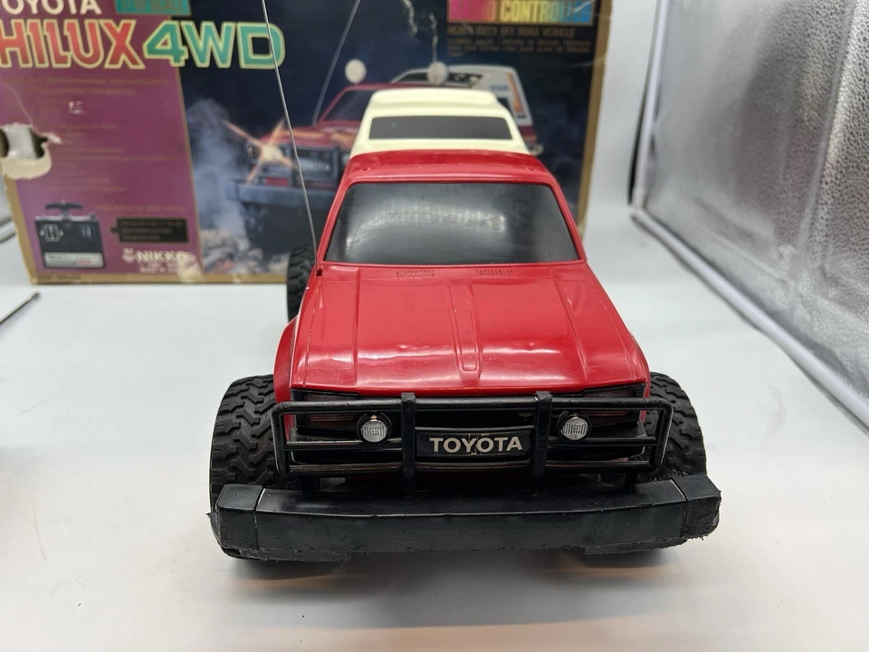 Nikko Toyota Hilux 4WD Scala 1/10 Radio Controlled Off Road Special Vintage 1985 - Immagine 3 di 4