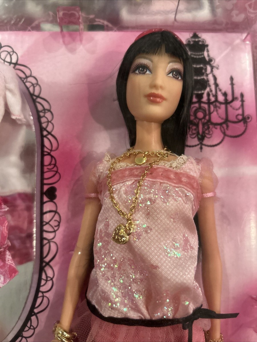 Shanghai Barbie Doll Brunette N0770 2008 - Box Damage