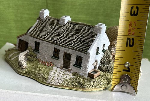 Lilliput Lane Collectible Cottages "Hegarty's Home" original box & Papers 1989 - Picture 4 of 4