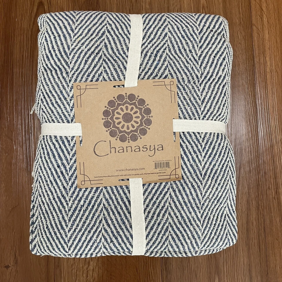 Chanasya Jacquard Cotton Throw Blanket and Pillow Set Dusty Blue New - Image 3 of 4