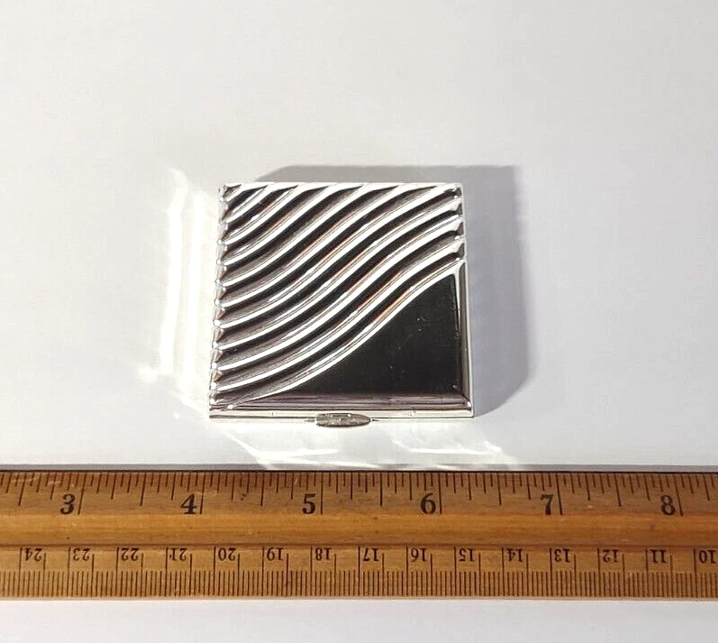 1980's Estee Lauder Silverstream Compact Moisture Balanced Face Powder *Unused - Image 2 of 4