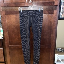 Perfect ALO Yoga Reg Rise Black Grey  Arches  Geo Airbrush Leggings Size Medium