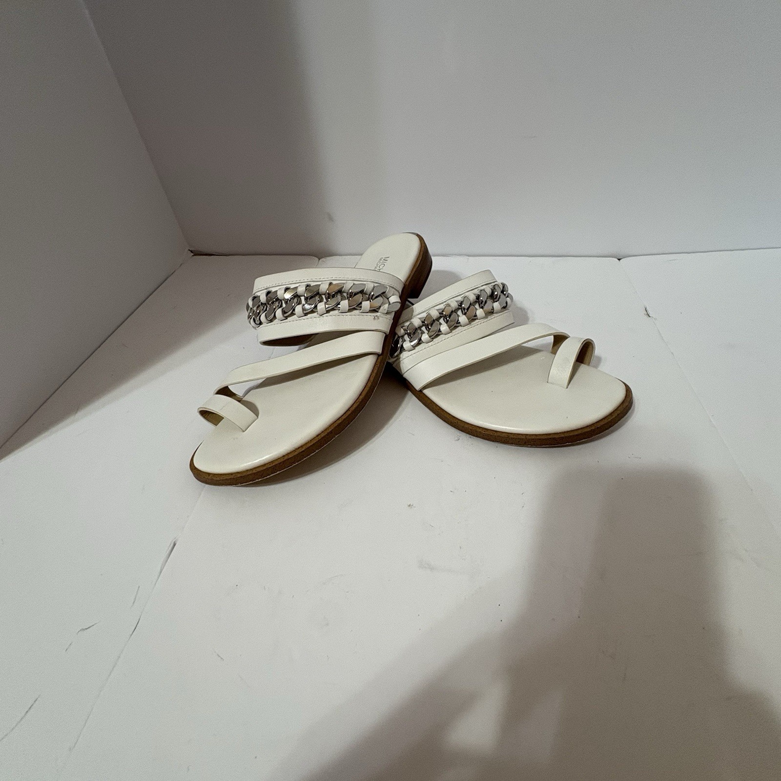 MICHAEL KORS Bergen Flat Sandals in Optic White Leather with Silver Chain Size 6M