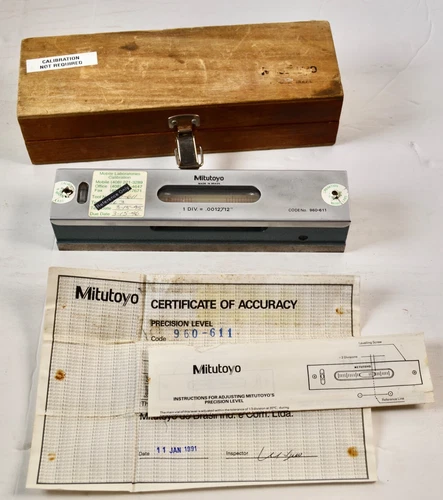 Mitutoyo No. 960-611 precision level with wooden case - 1 DIV = .0012"/12"   