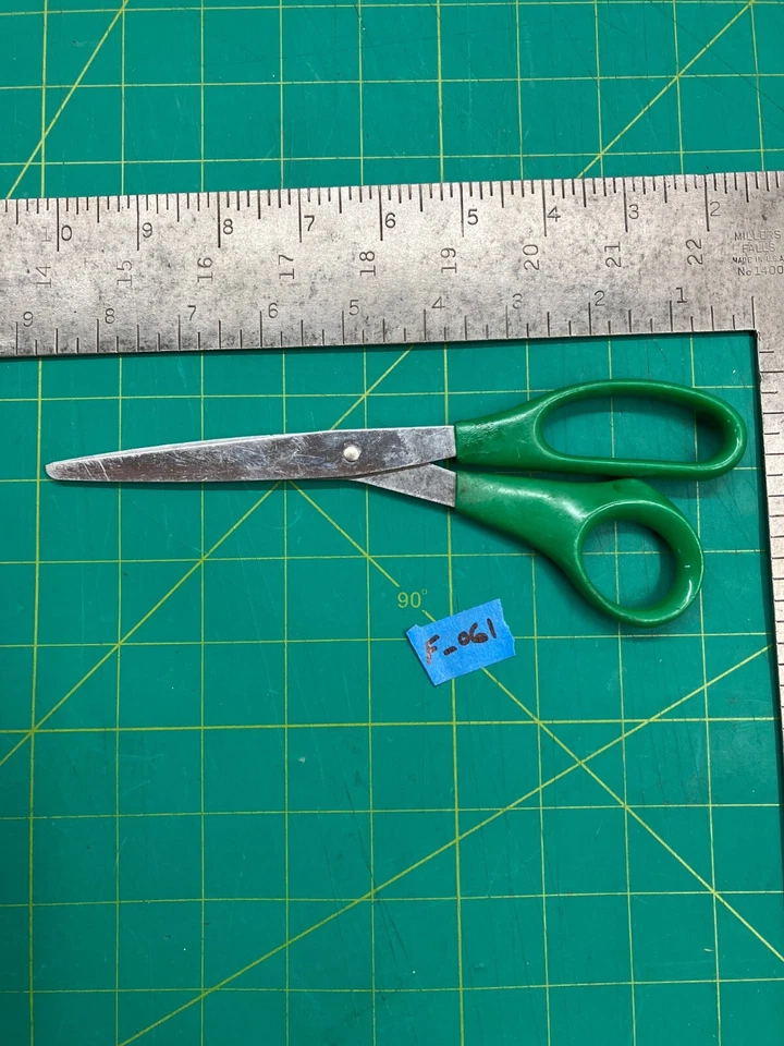 Vintage 8.5" Stainless Steel Pinking Shears Scissors W/Green Handles Sewing Tool - Image 2 of 4