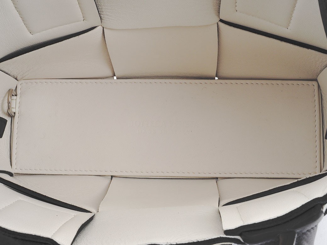 Bottega Veneta Candy Arco Tote Bag Black & White Leather Small Used thumbnail 9