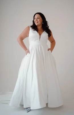 Curvy HBH Brautmode Elegant Satin Brautkleid mit V-Ausschnitt Gr.44,48,54 - Bild 1 von 4