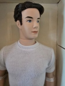 2003 KEN "Fashion Insider" Doll & Giftset Limited Ed NRFB