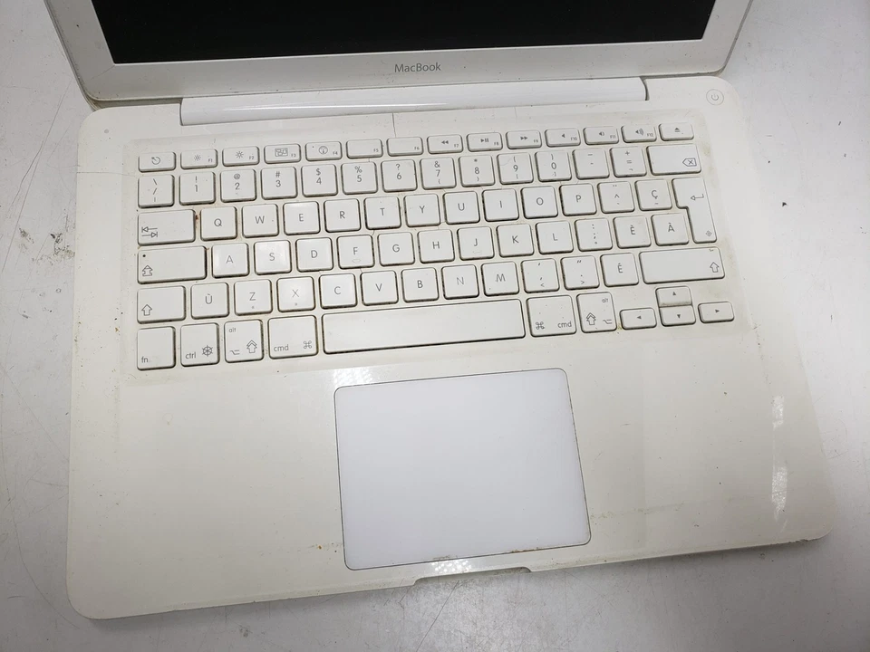 MacBook Pro 13" - 2.26GHz Intel Core 2 Duo - 4Gb RAM - late 2009 - Image 4 of 4