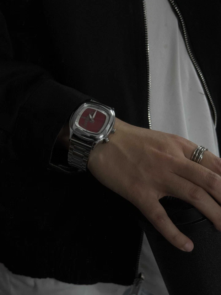 Nuevo Reloj Digital Y2K Acero Inoxidable Pantalla Animada - Rojo Foto 3 de 4