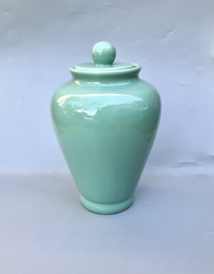 Jaru California Pottery Mint Green Ginger Cookie Biscuit Jar 11  H