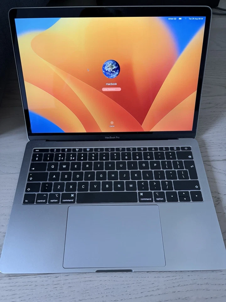 Apple MacBook Pro 13" 2017 (256GB SSD, Intel Core i5, 8GB Memory) Excellent Cond - Image 2 of 4