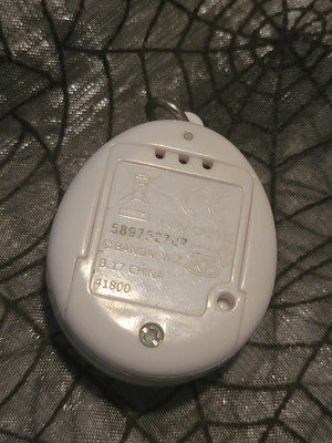 Tamagotchi Mini 2004 2005 Wiz Bandai Virtual Pet Console White