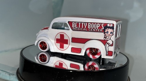 "Custom Made" Hot Wheels Dairy Delivery, Betty Boop Medical Center Real Riders - Picture 6 of 11