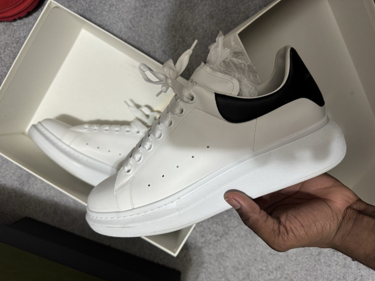 Alexander McQueen Oversized Sneaker White Black Lace Up Low  display picture 1