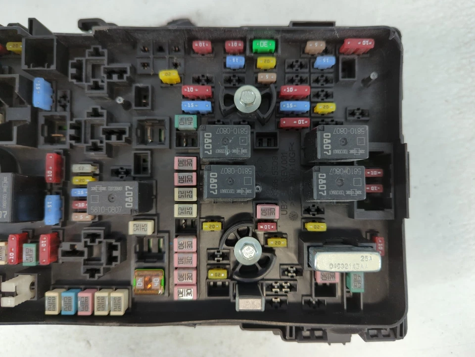 Chrysler Voyager 2020-2022 caja de fusibles caja de fusibles módulo de relé 6356-5509 P4F1M Foto 3 de 4